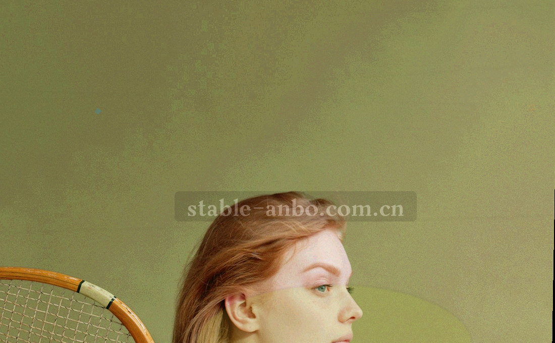 高原地形轮廓与网络波动曲线的抽象示意图